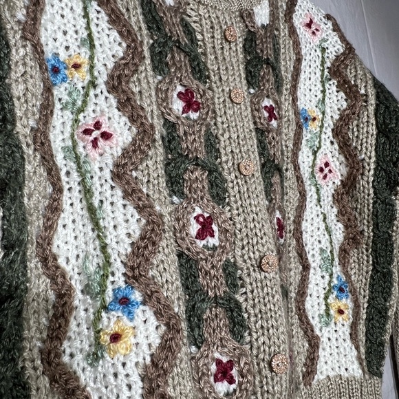 No Boundaries Sweater - Picture 4 of 4